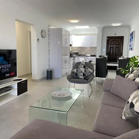 Stunning 2 Bedroom *